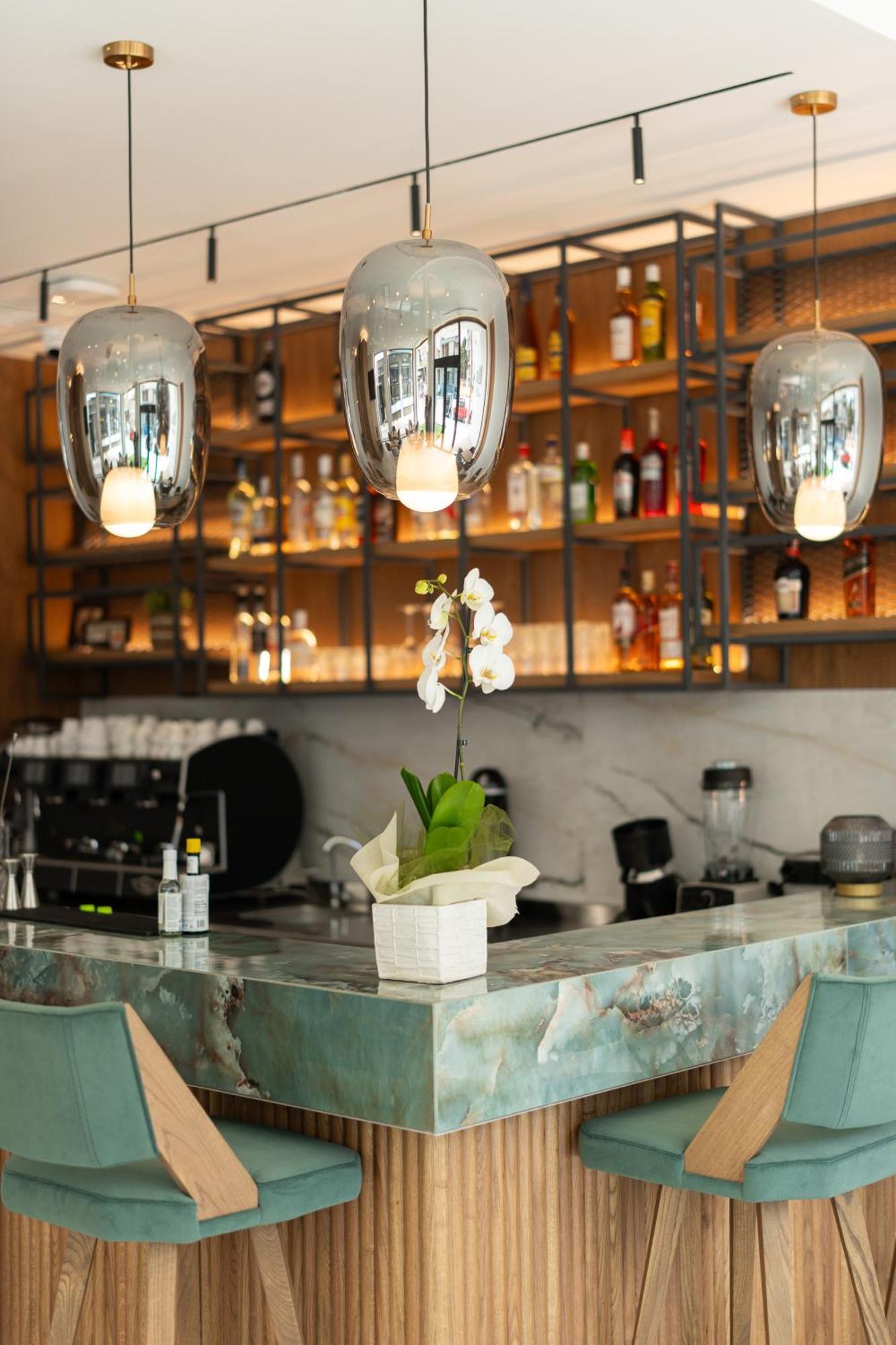 Volos Inn Hotel ภายนอก รูปภาพ