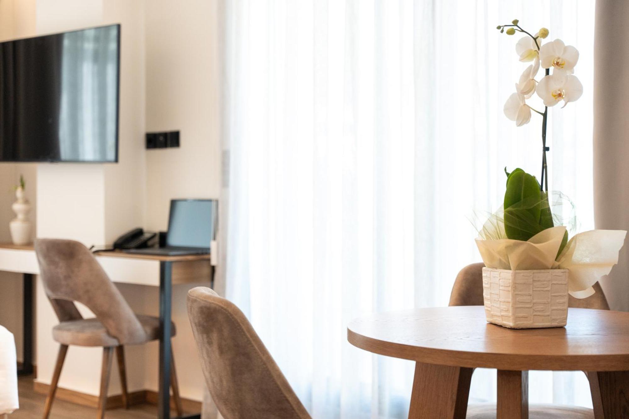 Volos Inn Hotel ภายนอก รูปภาพ